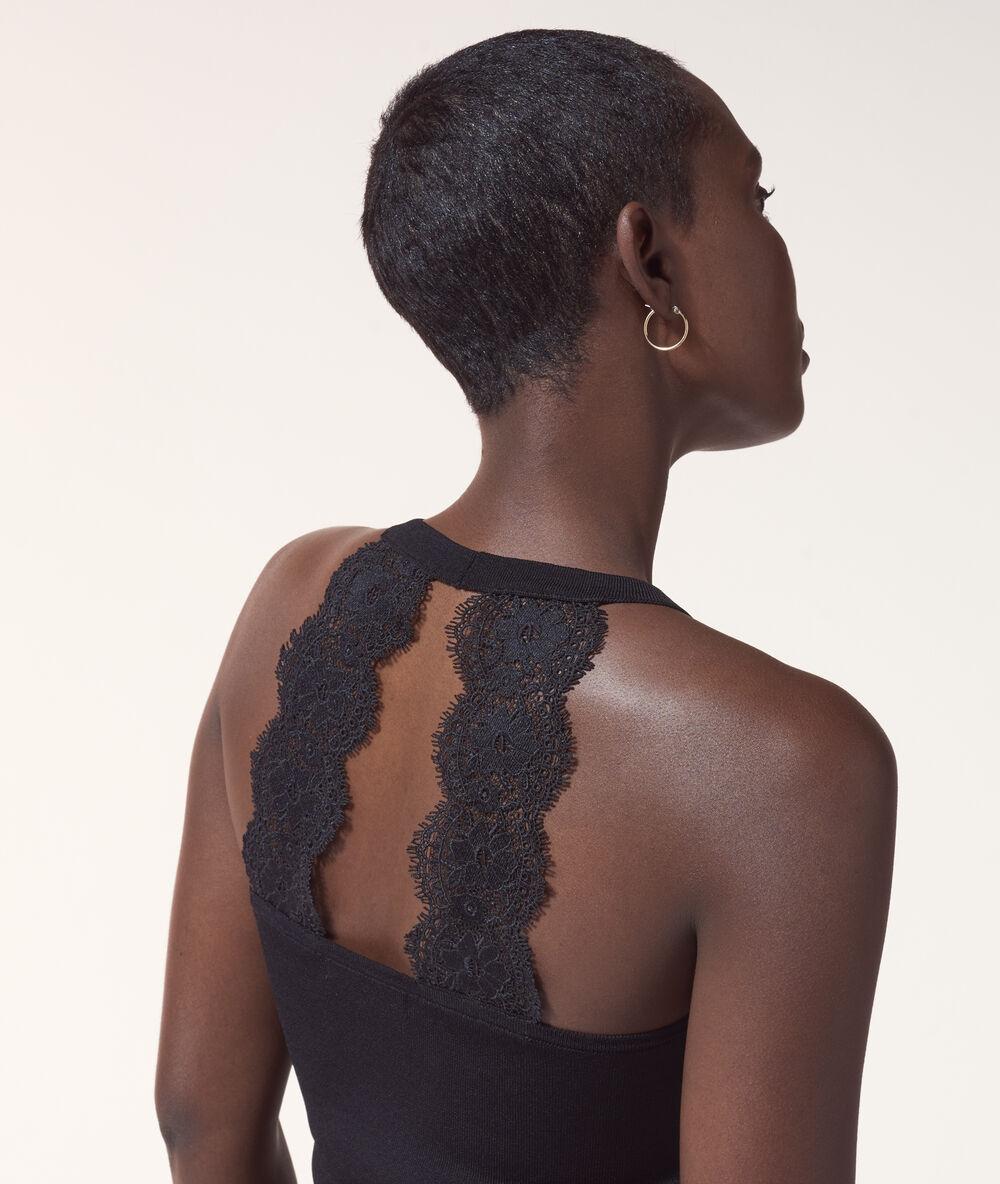 Débardeur dos dentelle noir.