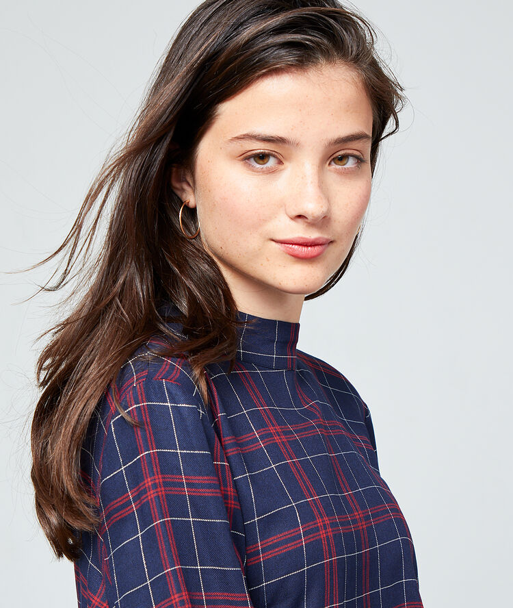 Blouse dos noué à carreaux marine.