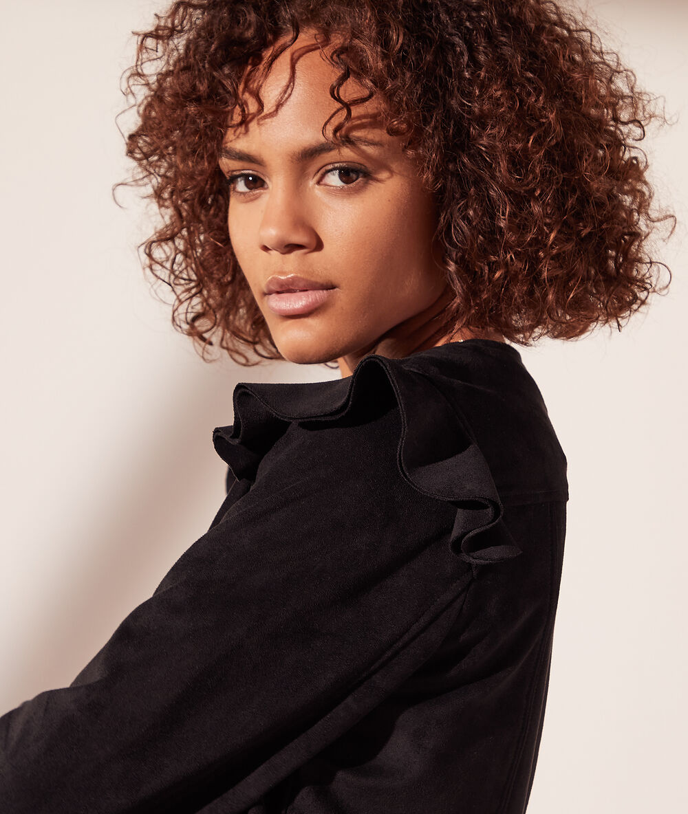 Veste effet daim manches à volants noir.