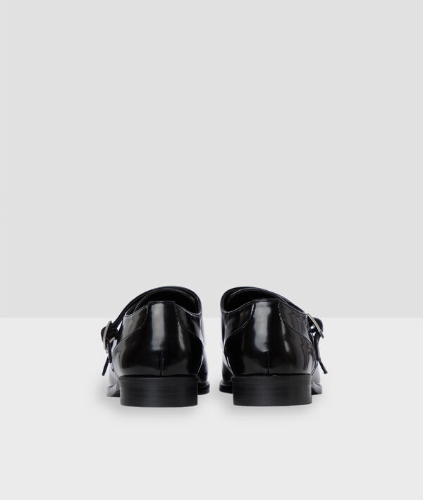 Derbies vernies à boucles noir.