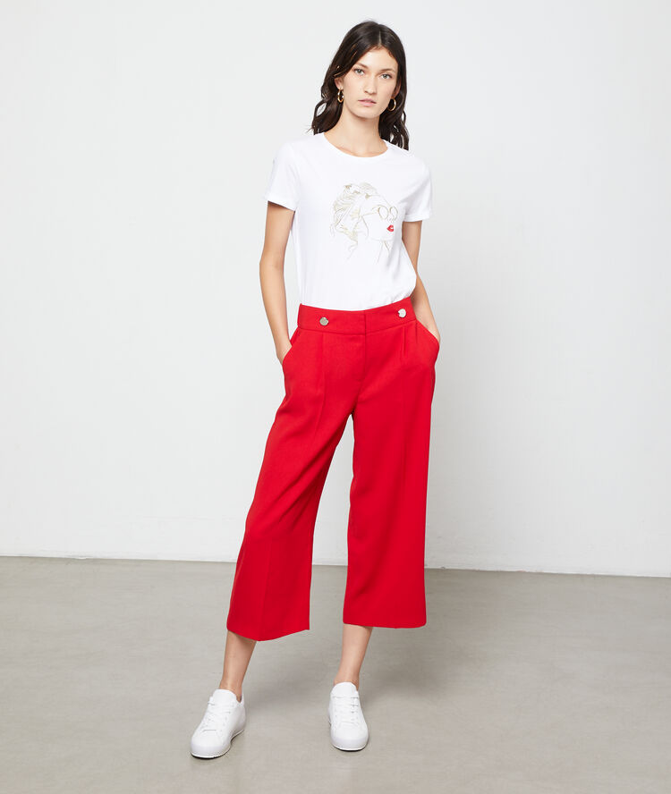 T-shirt brodé blanc.