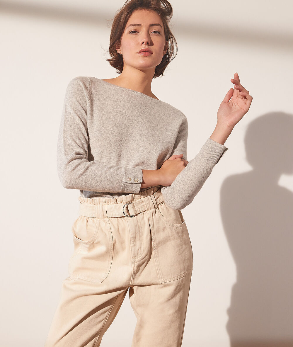 Pull col bateau en cachemire gris chine clair.