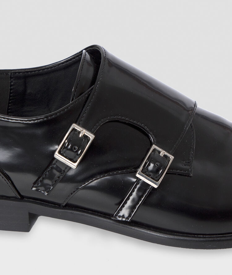 Derbies vernies à boucles noir.