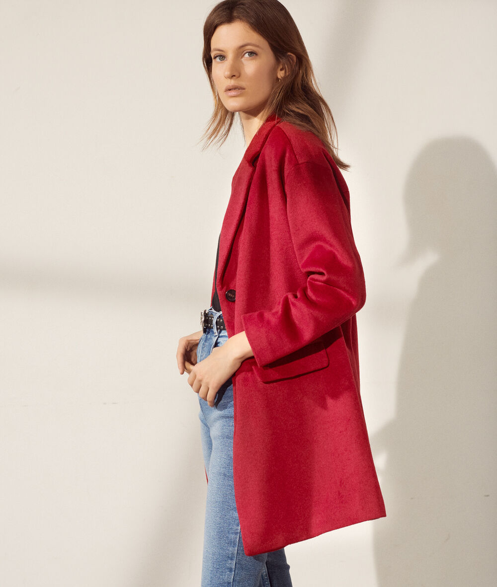 Manteau droit framboise.