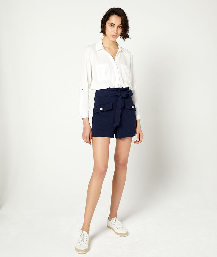 Chemise unie ecru.