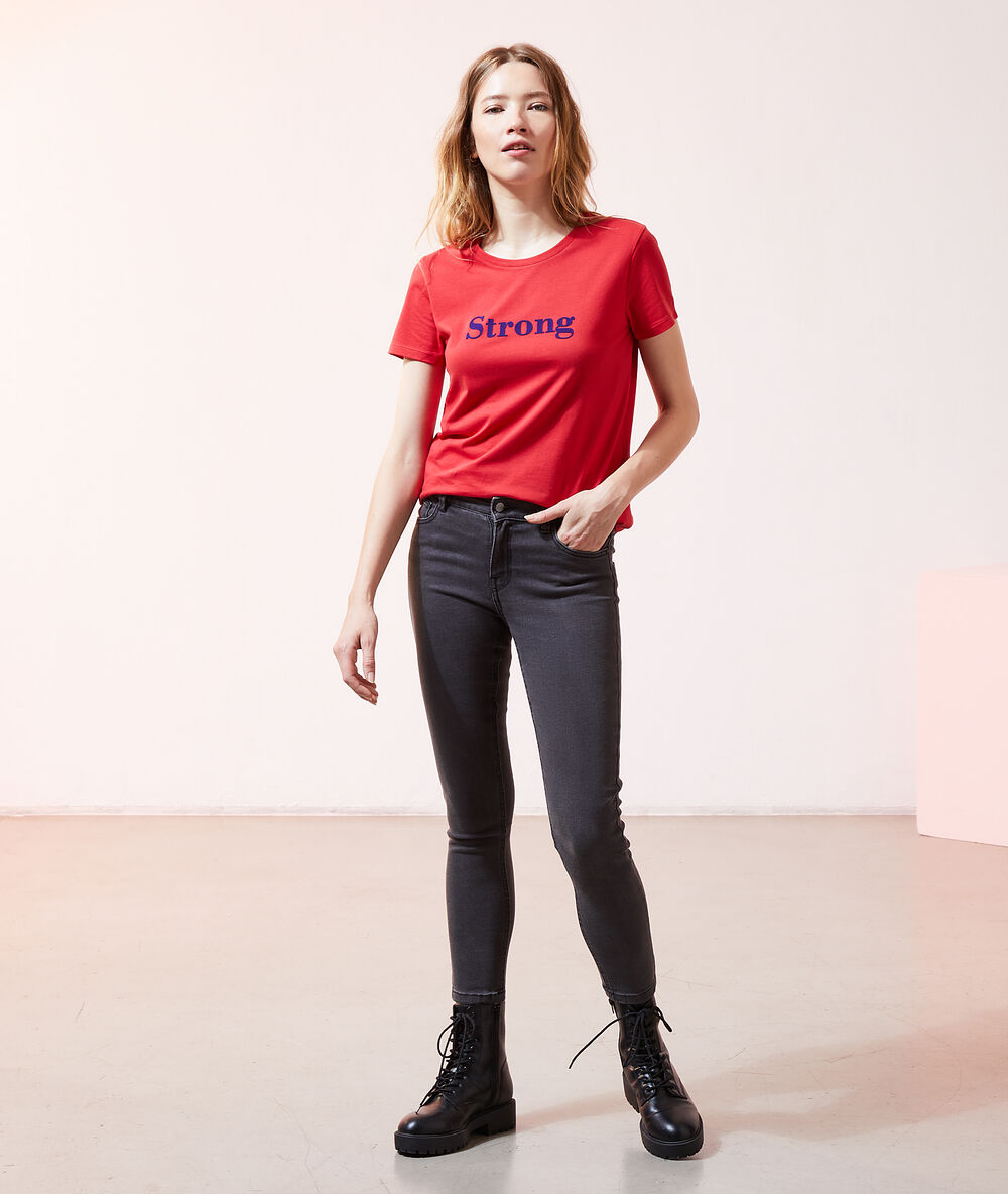 T-shirt "strong" rouge.