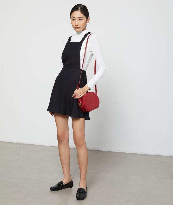 Robe salopette dos croisé noir.