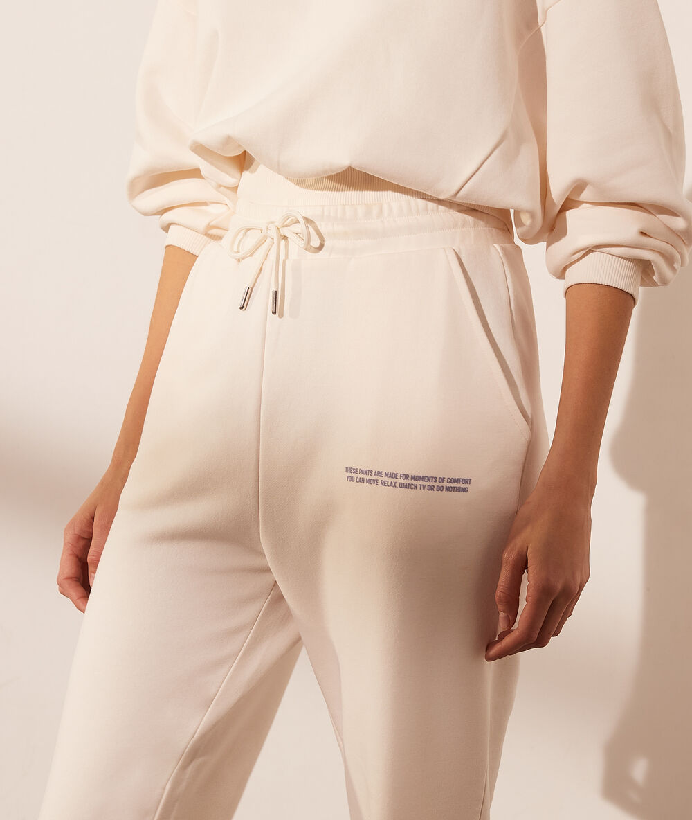 Pantalon jogger ecru.