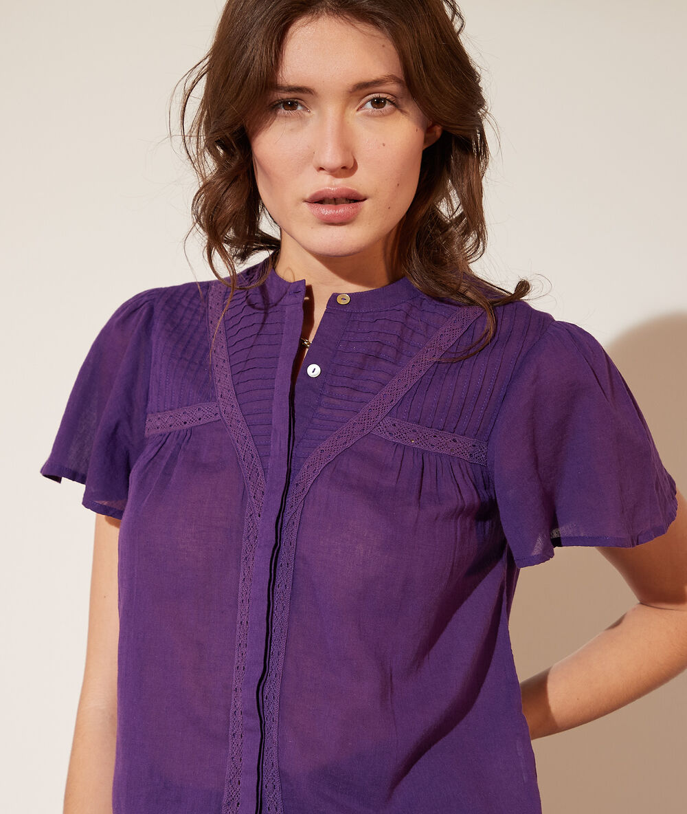 Chemise transparente manches courtes à volants ultra violet.