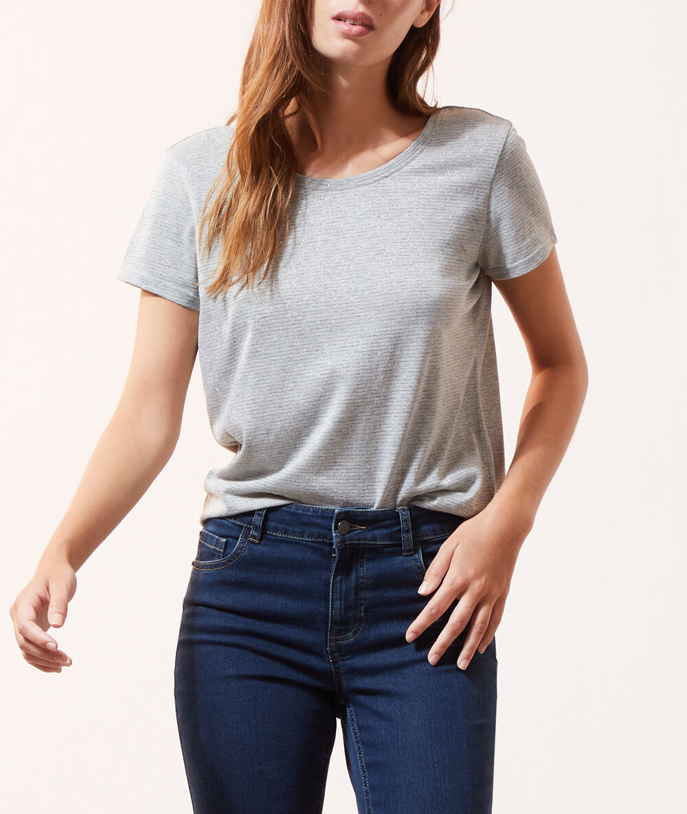 T-shirt col rond gris chine.