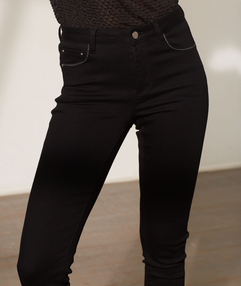 Jean slim effet push-up noir.
