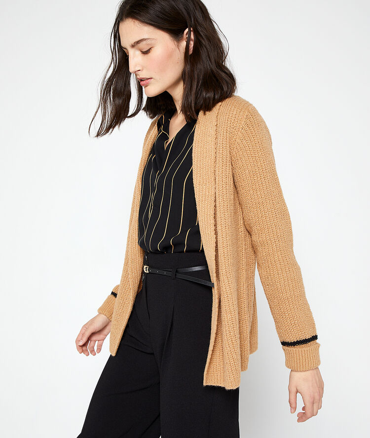 Gilet métallisé en grosse maille camel.