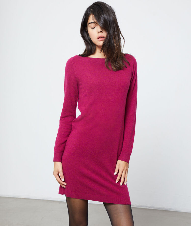 Robe pull en cachemire pourpre.