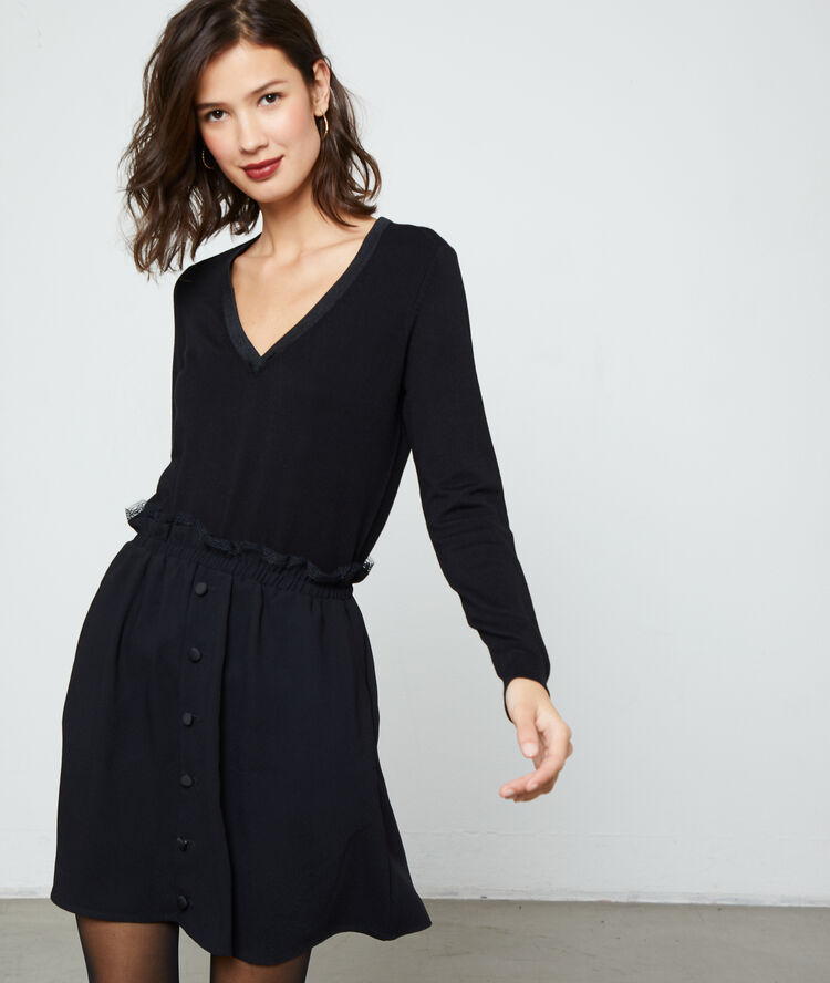 Pull col v en maille fine noir.