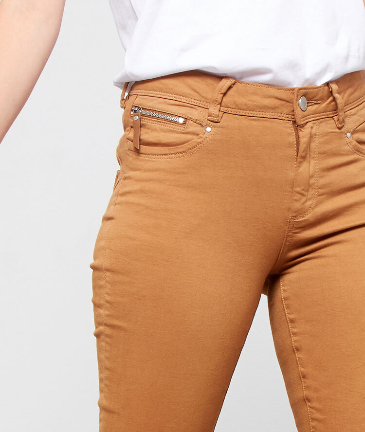 Pantalon slim camel.