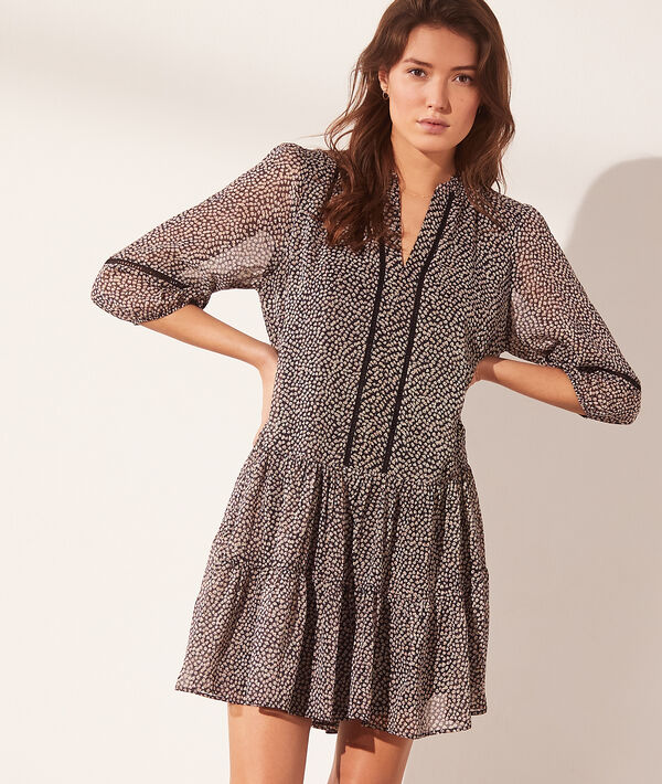 Robe fluide imprimée détails en dentelle Robe fluide imprimée détails en dentelle