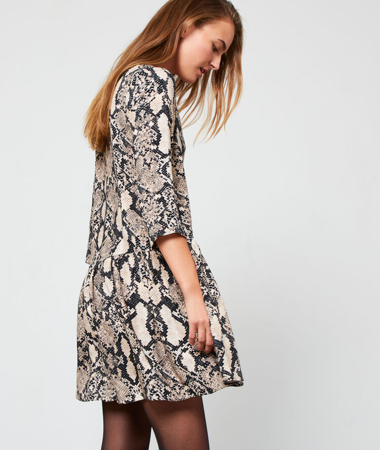 Robe évasée à imprimé serpent beige rose.