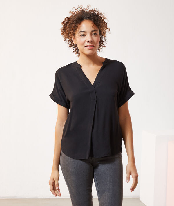 Blouse col tunisien noir.