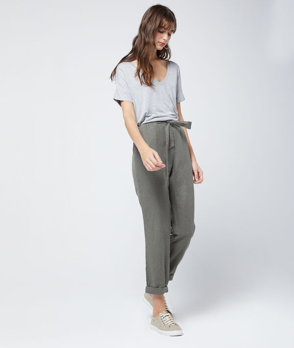 T-shirt uni col v gris chiné moyen.