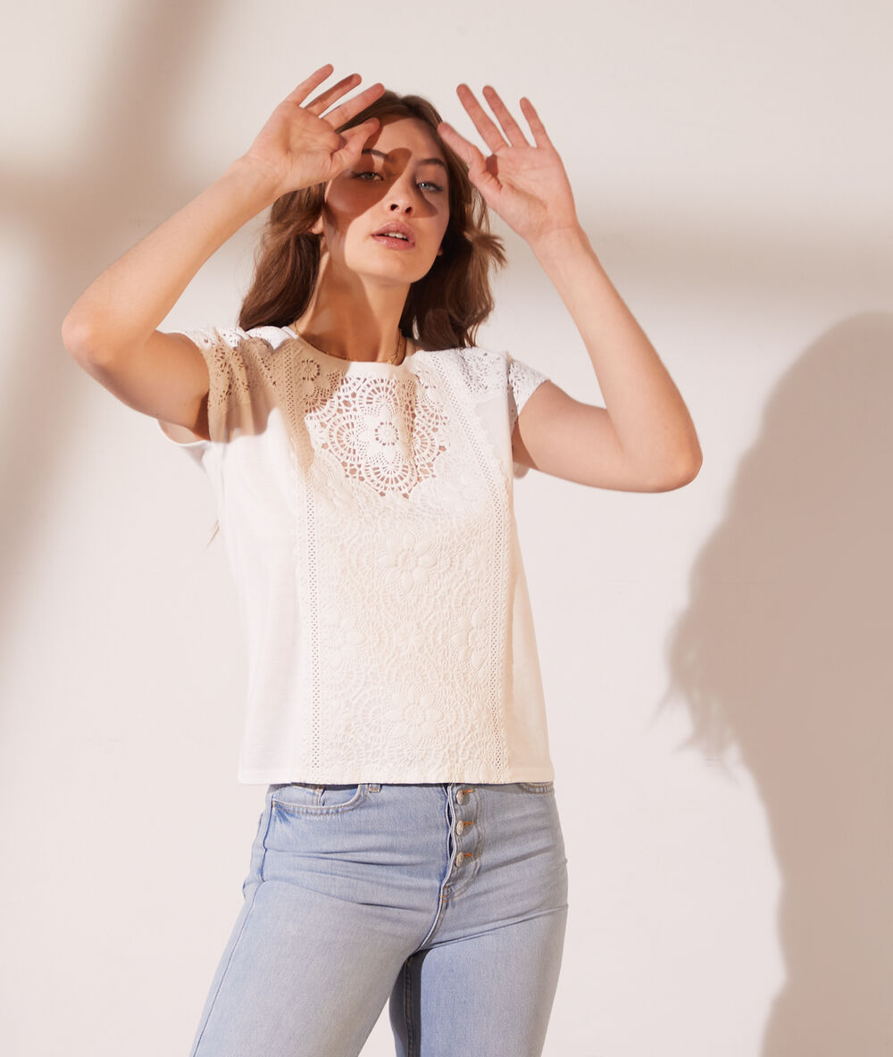 T-shirt avec dentelle ecru.