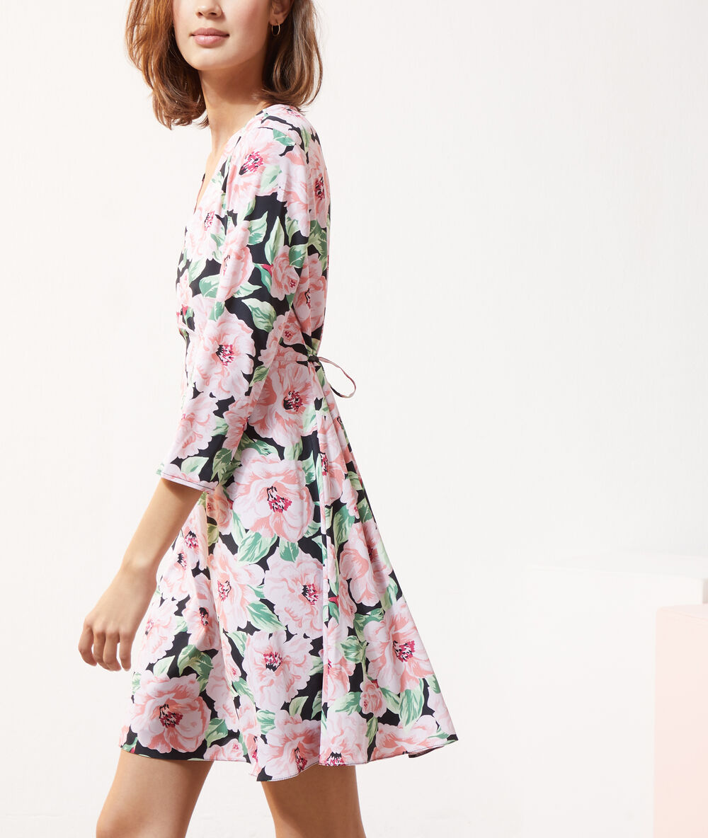 Robe imprimé fleuri imp fond noir.