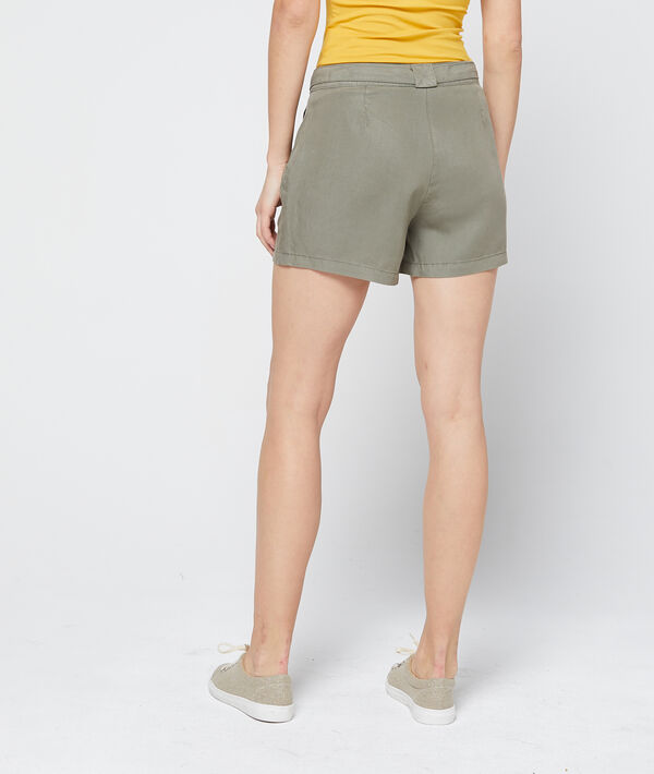 Short ceinturé en tencel® kaki clair.
