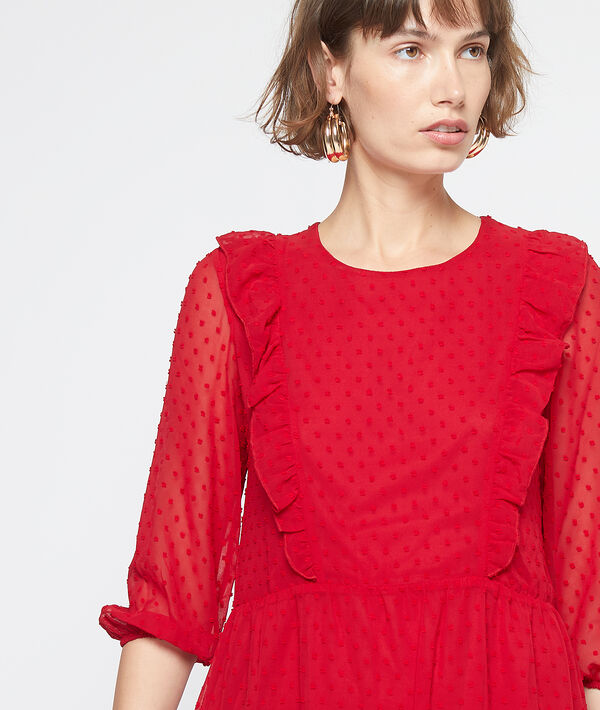 Robe longue en plumetis rouge.