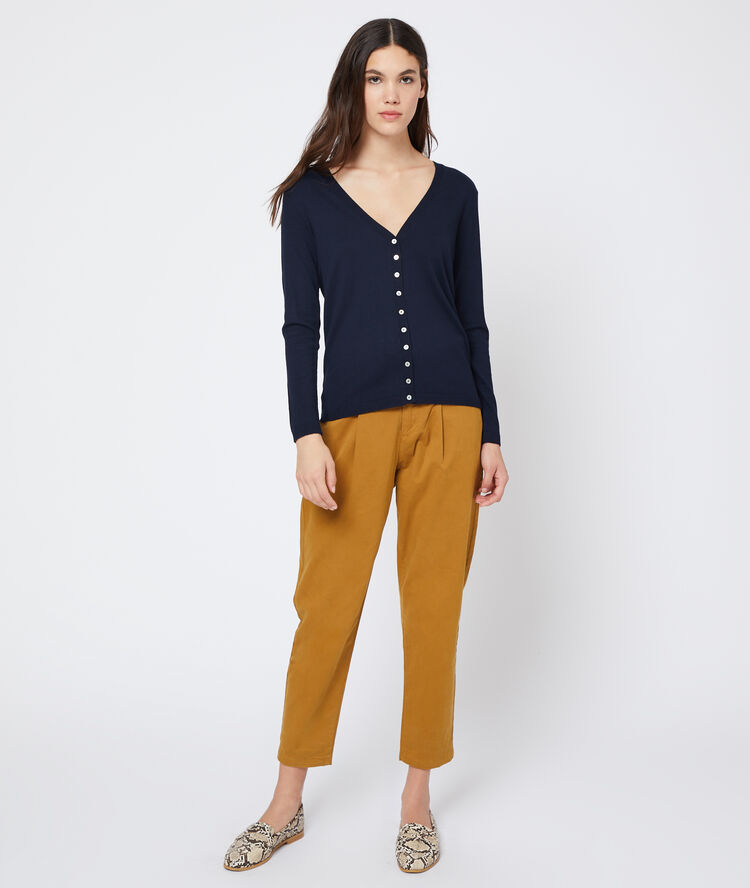 Gilet en maille fine marine.