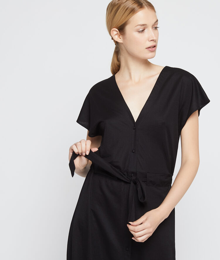 Robe longue dos décolleté noir.