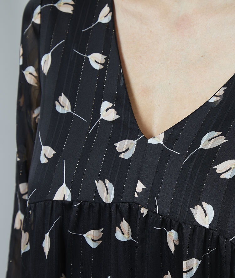 Robe fluide imprimé fleuri noir.