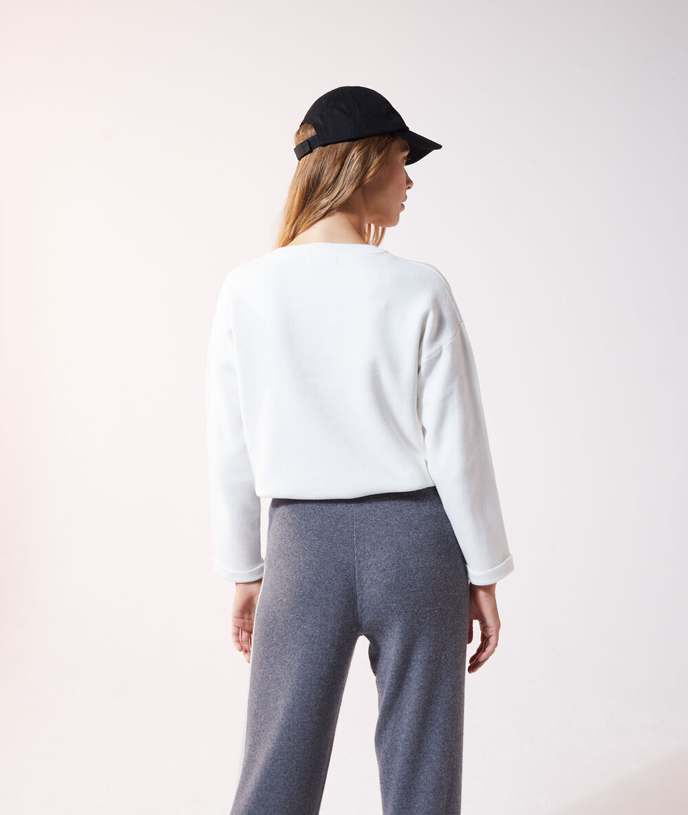 Sweat col zippé ecru.