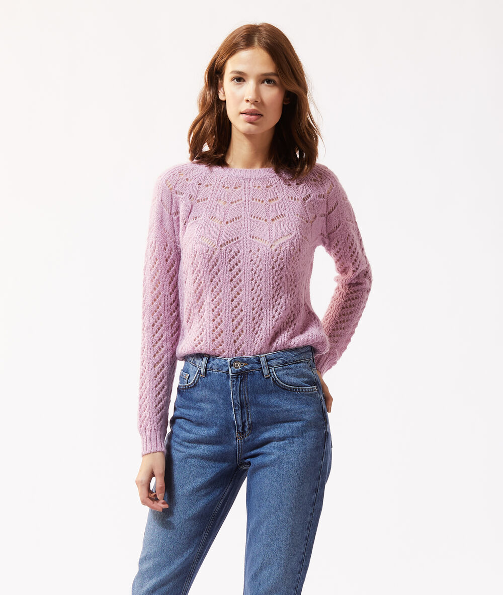 Pull en maille ajourée violine.