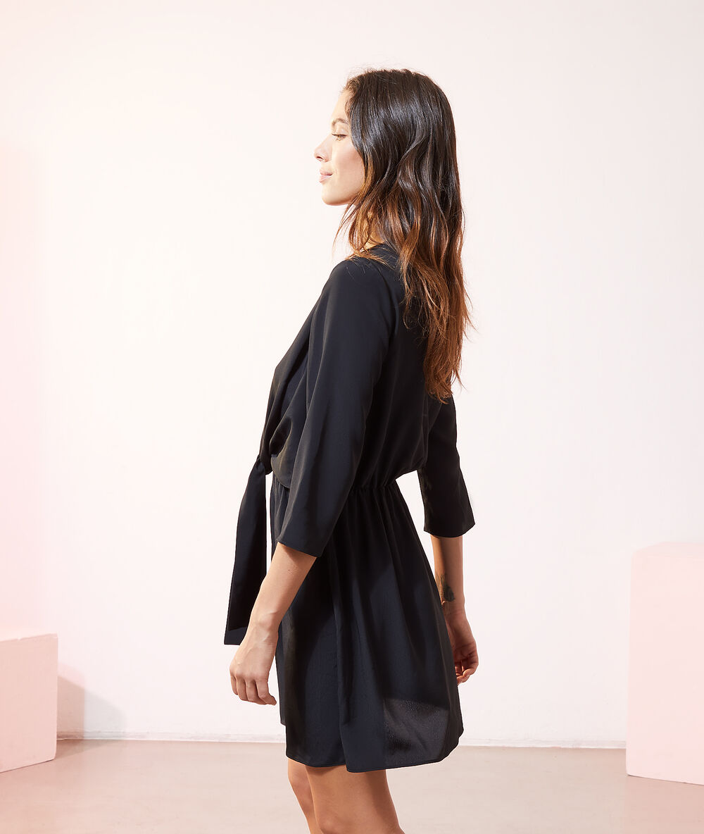 Robe nouée noir.