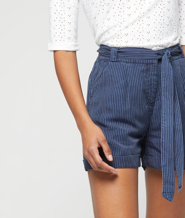 Short à rayures en tencel® brut.