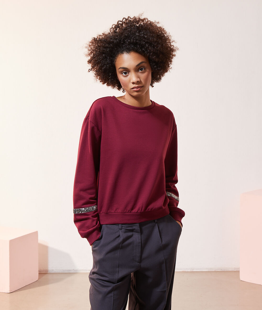 Sweat détails pailletés pourpre.