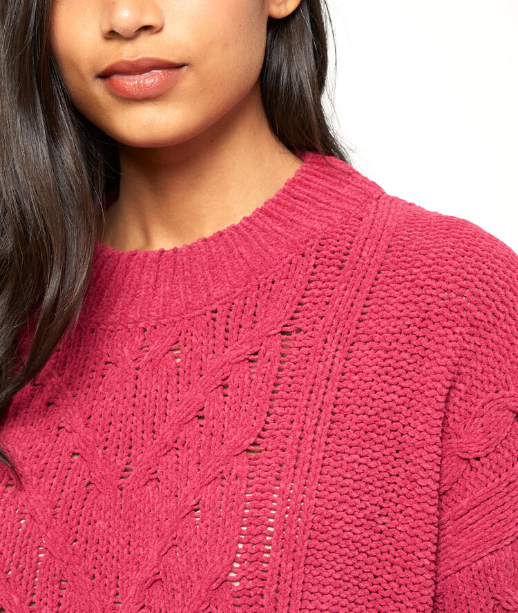 Pull torsadé en grosse maille pourpre.