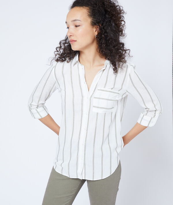 Chemise à rayures kaki.