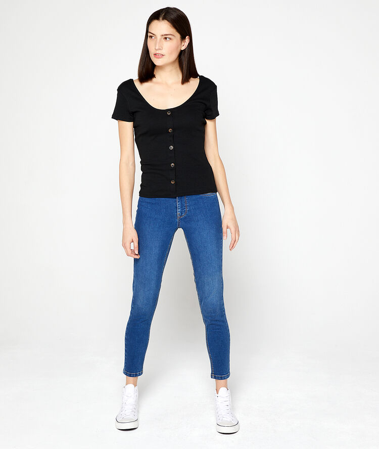 T-shirt boutonné noir.