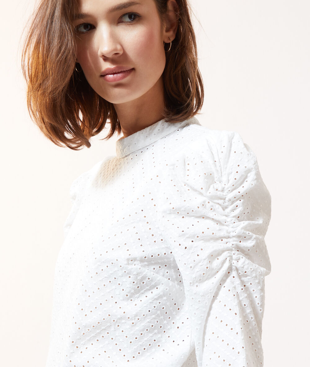 Blouse broderie anglaise, manches gigot ecru.