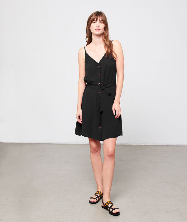 Robe fluide boutonnée et ceinturée noir.