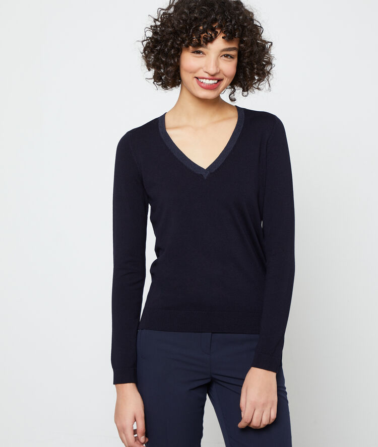 Pull col v en maille fine marine.