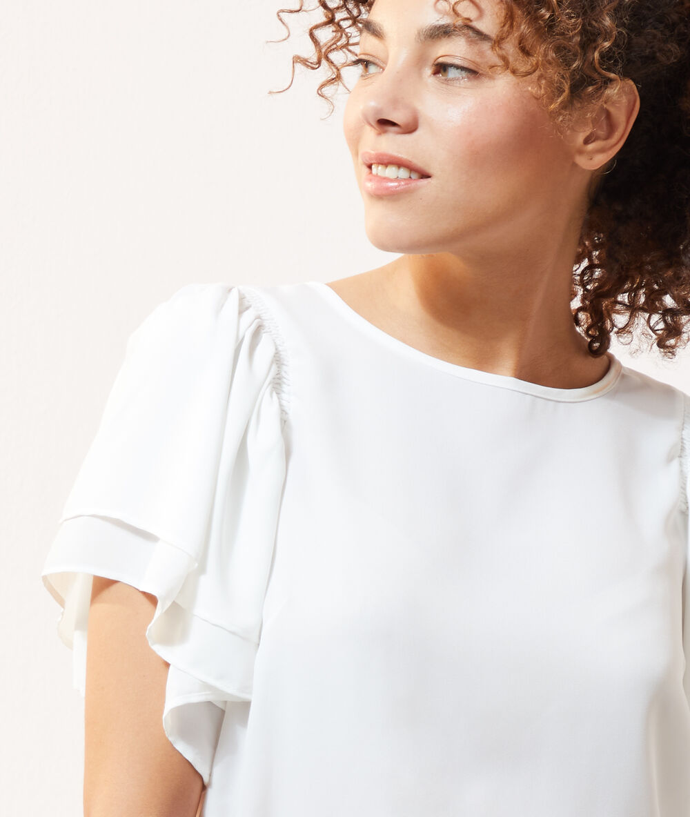 Blouse manches à volants ecru.