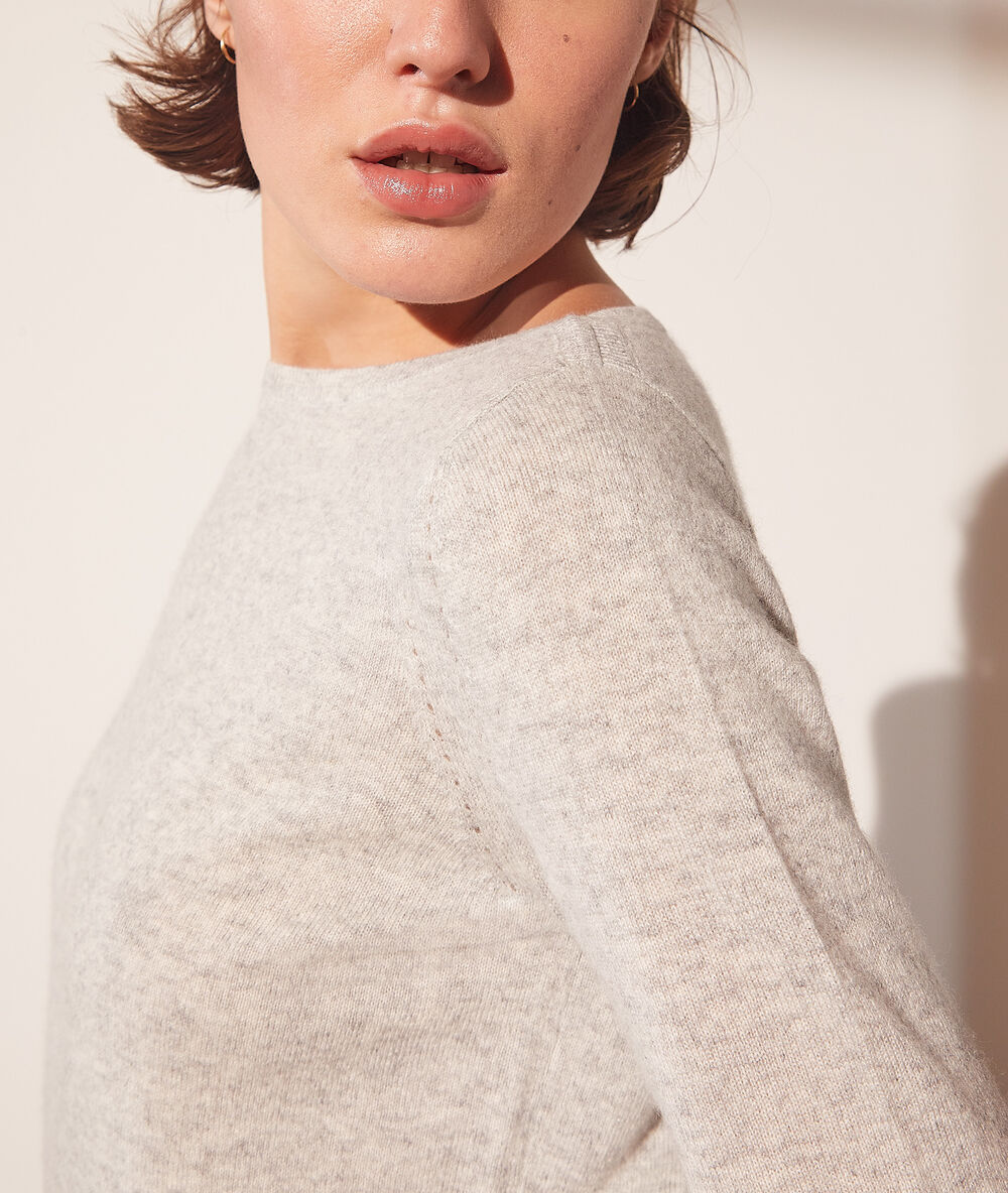 Pull col bateau en cachemire gris chine clair.