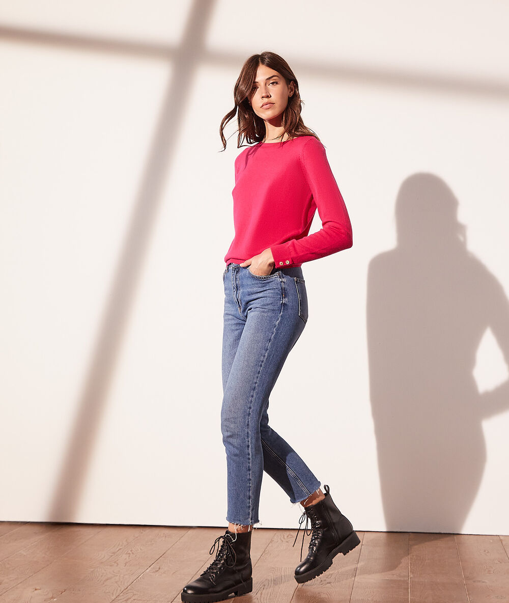 Pull col bateau en cachemire fuchsia.