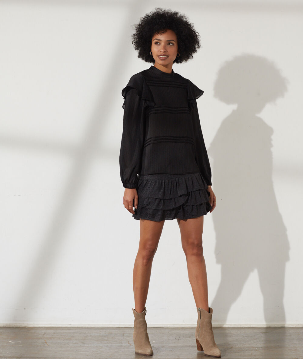 Blouse avec volants sur les manches noir.