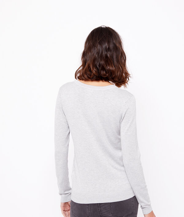 Pull col v gris clair.