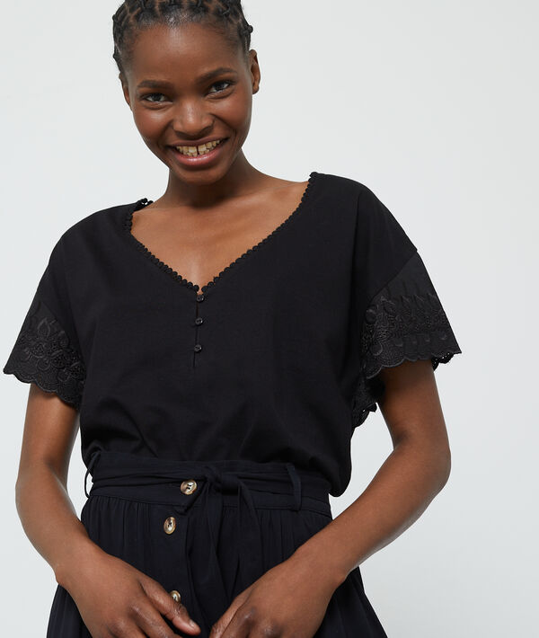 T-shirt en coton à manches dentelle T-shirt en coton à manches dentelle