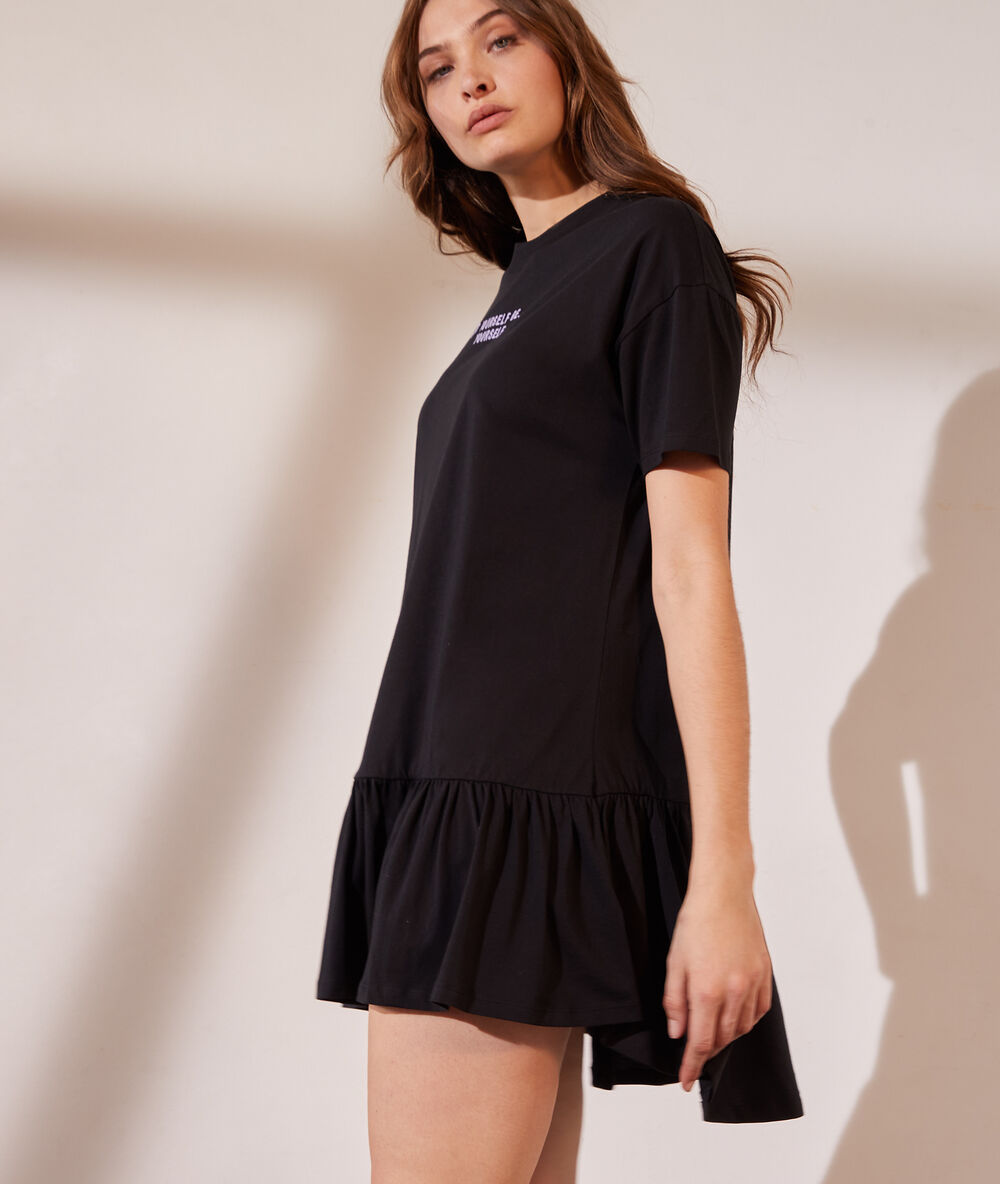 Robe t-shirt avec volants "let yourself be..." noir.
