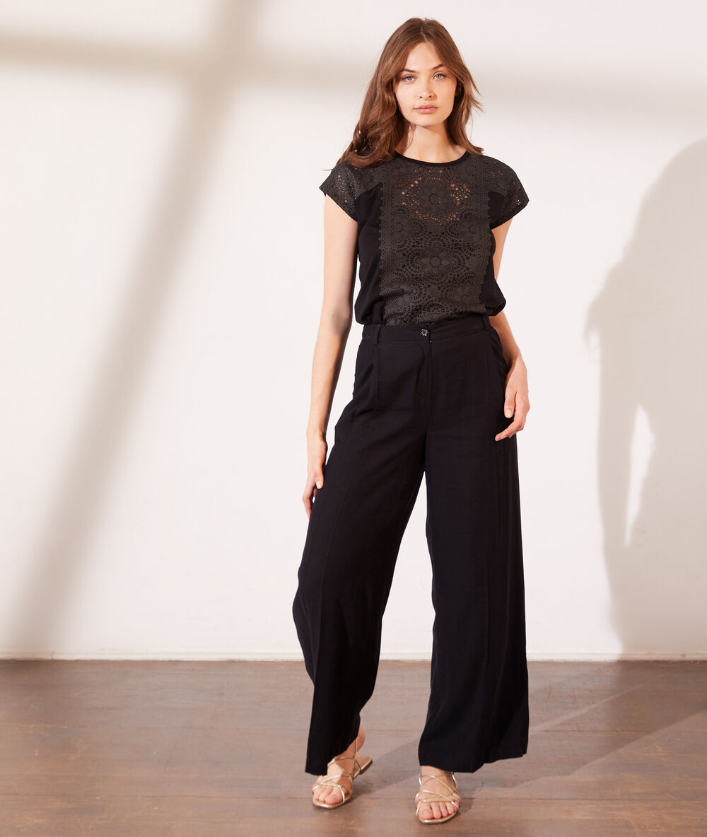 T-shirt avec dentelle noir.