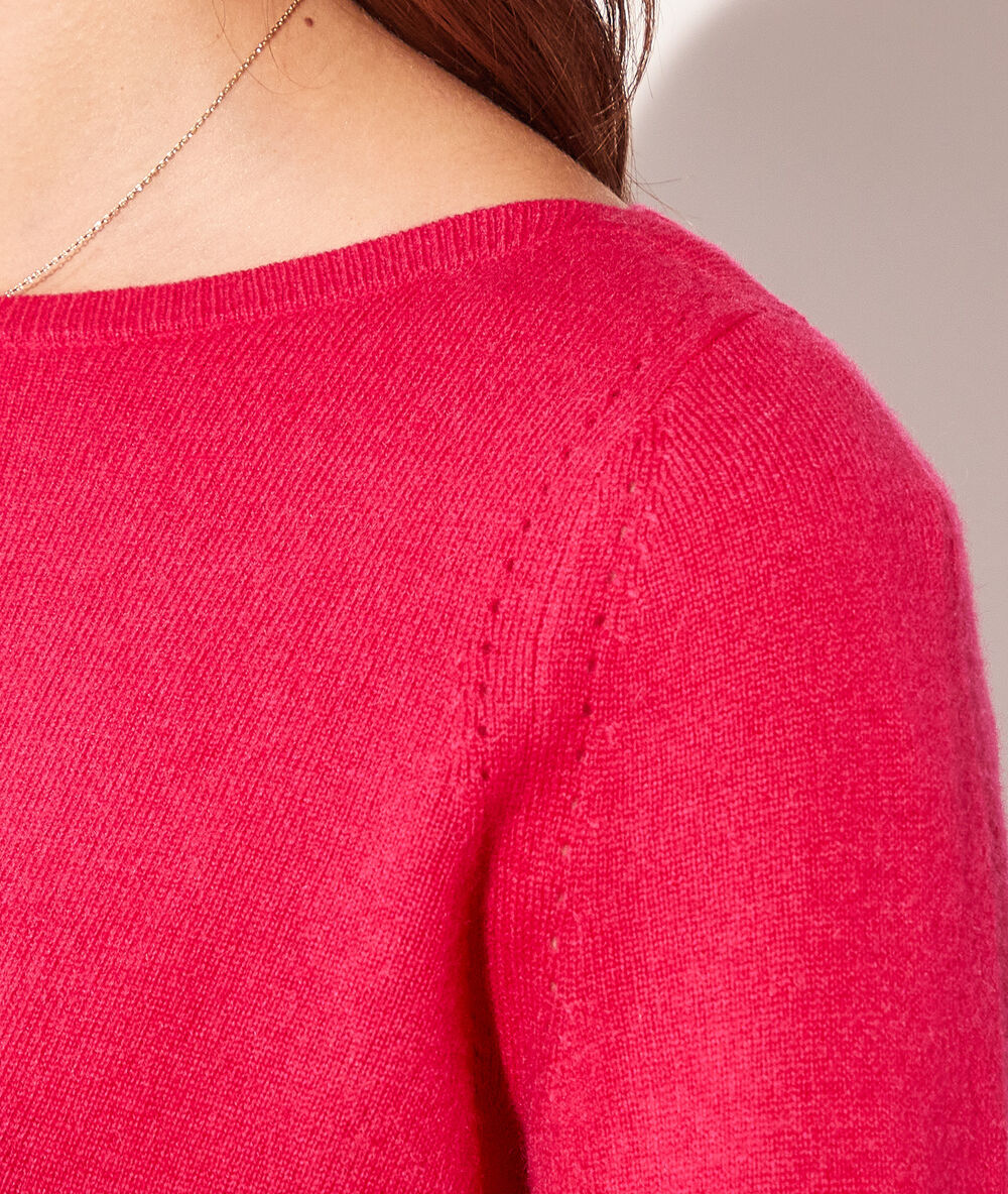 Pull col bateau en cachemire fuchsia.